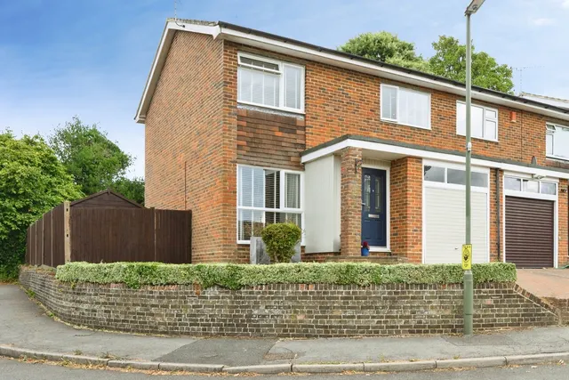 Castle Close, Bletchingley, RH1, photo 1