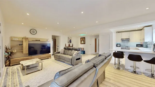 Oriental Road, Woking, Surrey, photo 1