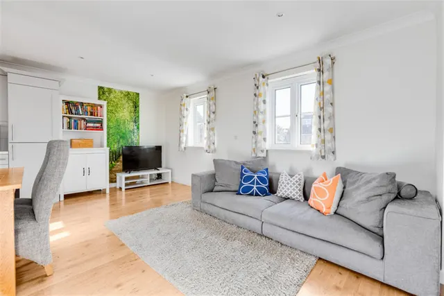 Cobham, KT11 1BD, photo 1