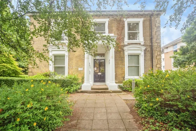 Archers Road, Banister Park, SO15, photo 1