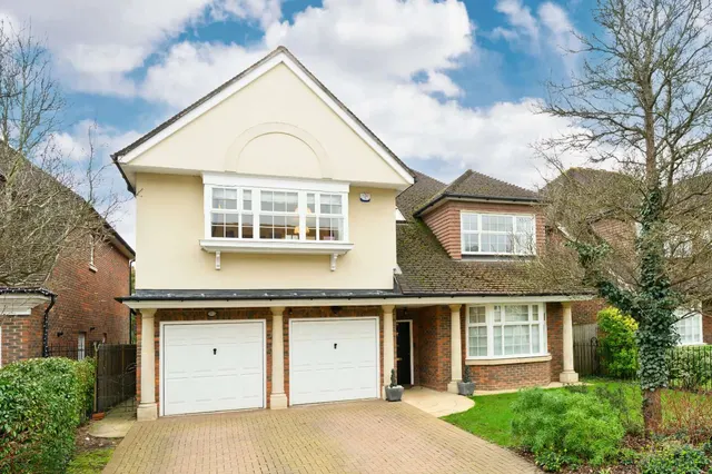 Jennings Close, Long Ditton, Surbiton, Surrey, KT6 5RB, photo 1