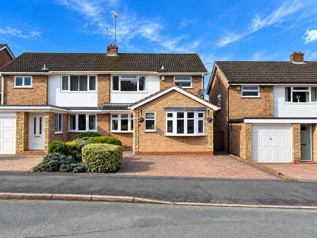 Rochester Avenue, Burntwood, WS7, photo 1