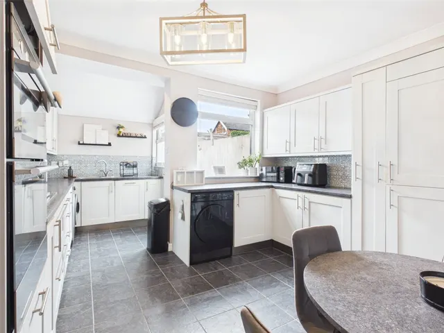 Prospect Road, Marlpool, DE75, photo 2