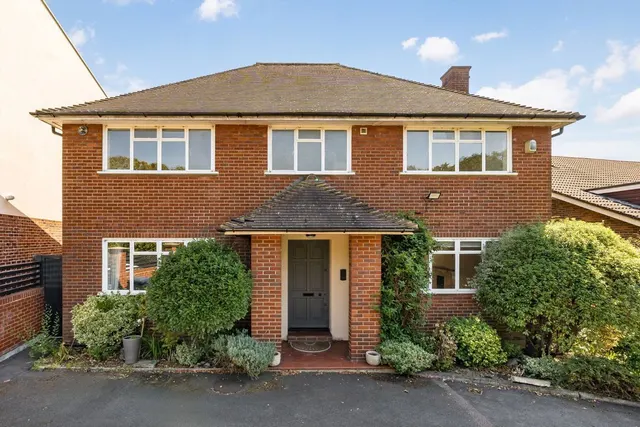 Chatsworth Road, W5, photo 1