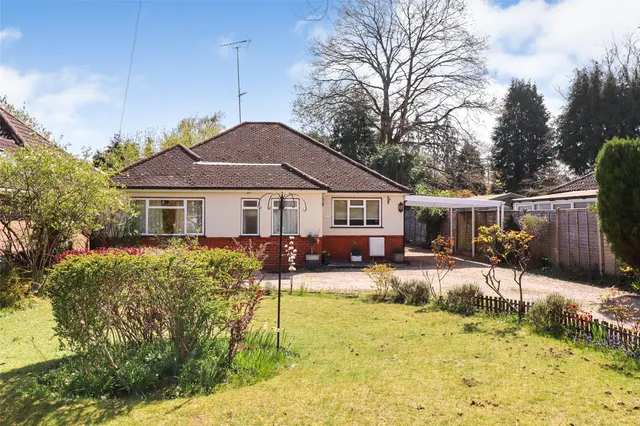 Kenilworth Road, Fleet, Hampshire, GU51 3DA, photo 1