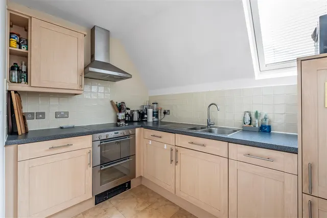 Epsom Road, Leatherhead, KT22, photo 3