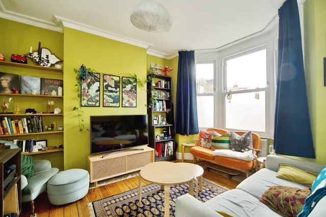 Photo 2 — Chesley Gardens, London, E6