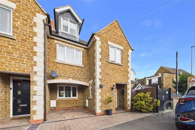 Port Road, Duston, NN5, photo 1