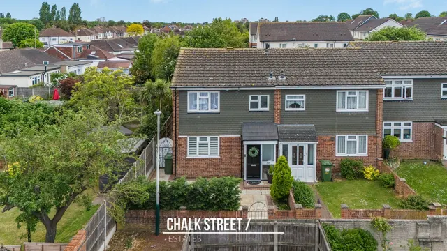 Elmhurst Drive, Hornchurch, Greater London, RM11 1PF, photo 1