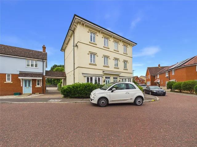 Gratian Close, Highwoods, CO4, photo 1