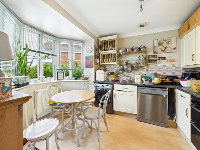 Gratian Close, Highwoods, CO4, photo 2