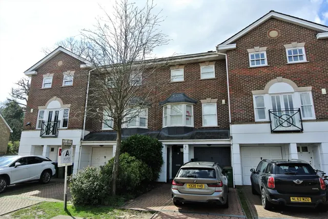 Hayward Road, Thames Ditton, Surrey, KT7 0BF, photo 1