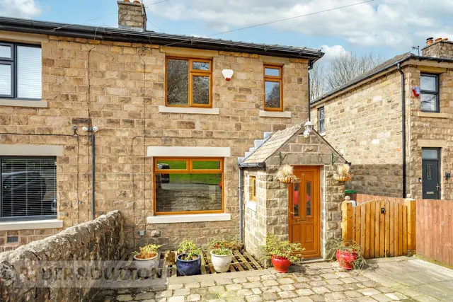 Brook Avenue, Uppermill, OL3, photo 1