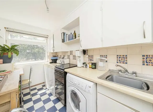 Harrowdene Gardens, Teddington, TW11, photo 2