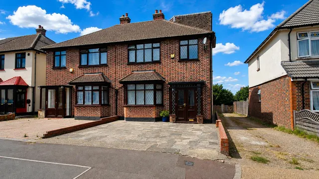 East Road, Chadwell Heath, RM6, photo 1