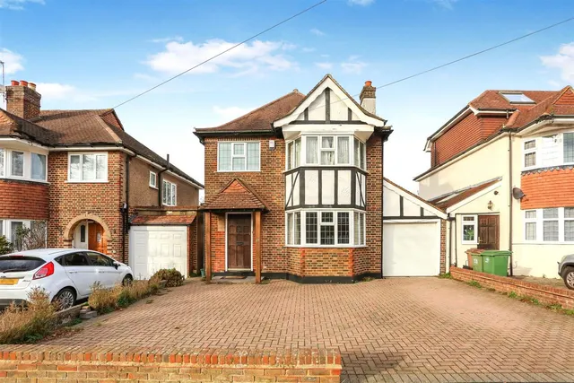 Tabor Gardens, Cheam, Sutton, Surrey, SM3 8RU, photo 1