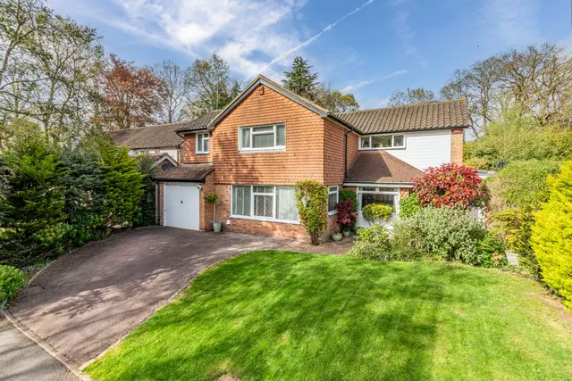 Forest Close, Pyrford, GU22, photo 1