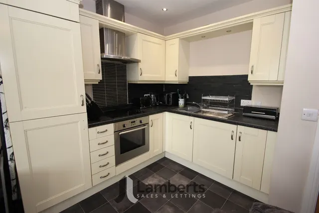 Photo 3 — 5 Ryland House Hewell Road, Redditch
