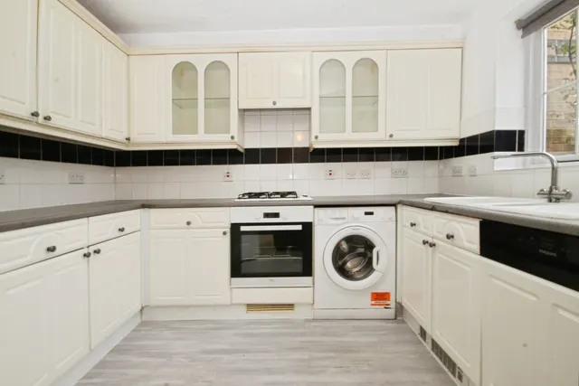 Nightingale Shott, Egham, TW20, photo 3