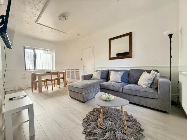 3 bedroom house, Gainsborough Road, Dagenham, RM8