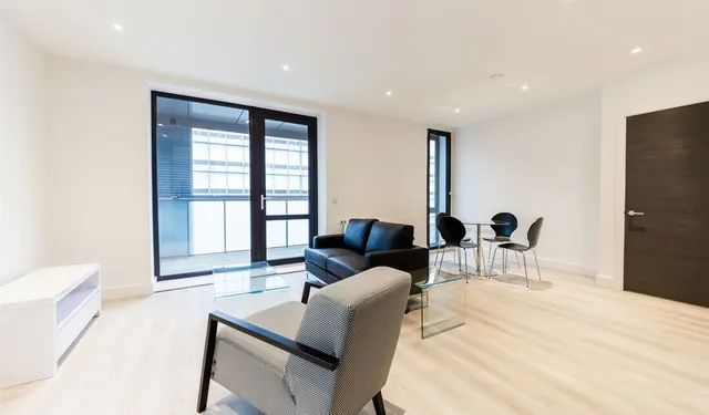 Deauville Close, London, photo 1