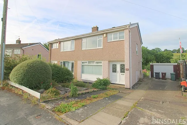 Middlebrook Crescent Fairweather Green, Bradford BD8 0EN, photo 1