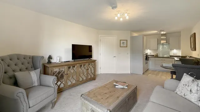 Crescent Place, Warminster, BA12, photo 3