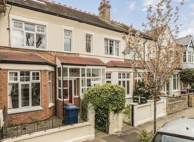 Convent Gardens, Ealing, W5, photo 1