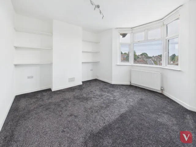 Photo 2 — Russell Rise, Luton, LU1 5ET
