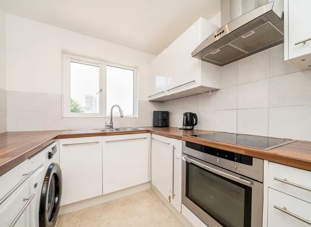 Photo 3 — Bunning Way, Islington, N7
