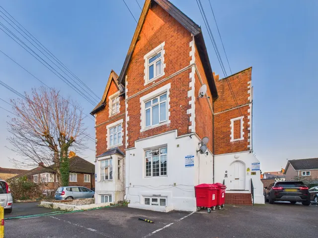 Hencroft Street South, Slough, SL1, photo 2