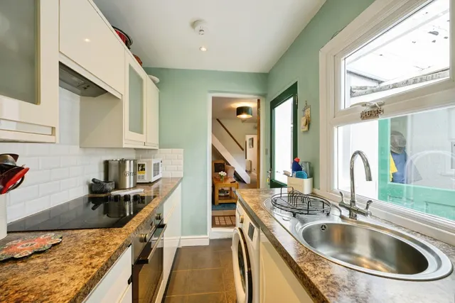 Epsom Road, Leatherhead, KT22, photo 1