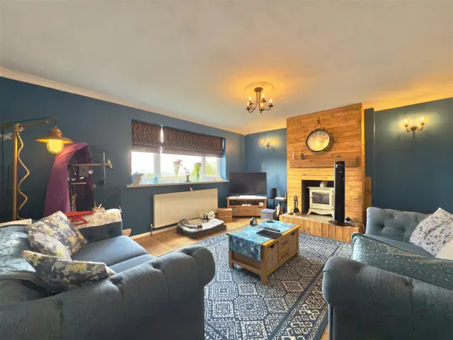 Moorside Close, Mapplewell, S75, photo 2