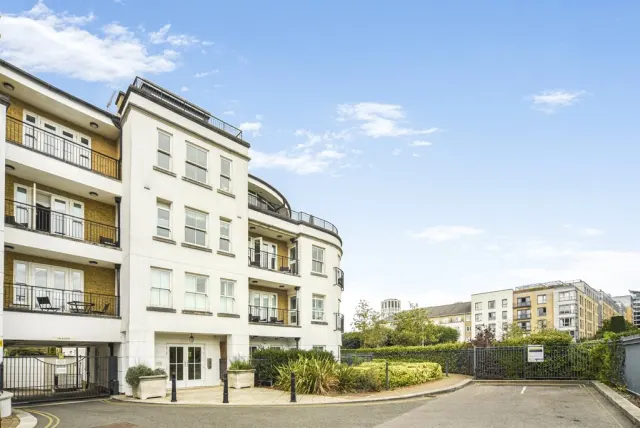 Imperial Crescent, Imperial Wharf, SW6, photo 1