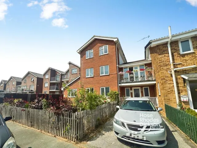 Latimer Road, St. Helens, PO33, photo 1