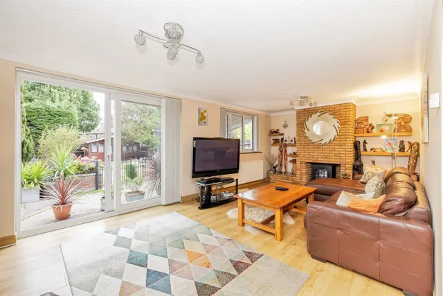Bushey Mill Lane, Bushey, WD23, photo 2