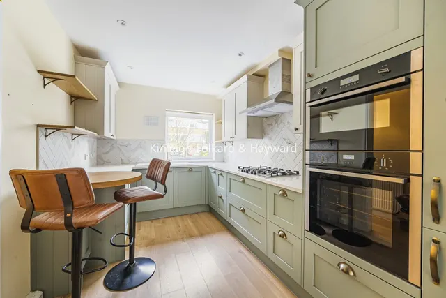 Photo 2 — Boyton Road, Crouch End, London, N8