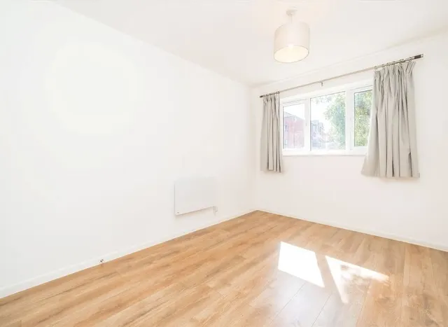 Photo 3 — Cotton Avenue, Acton, W3