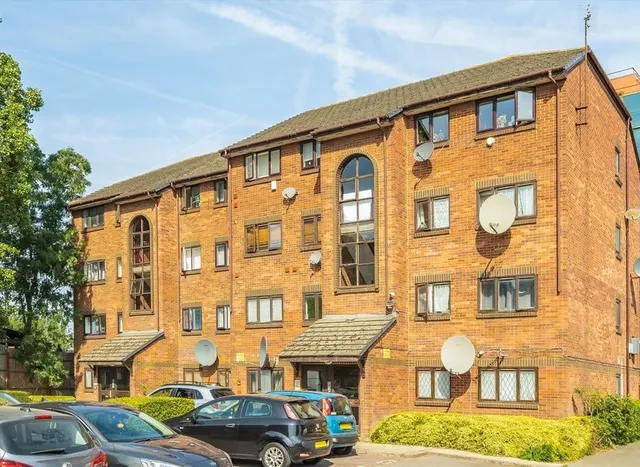 Cotton Avenue, Acton, W3, photo 1
