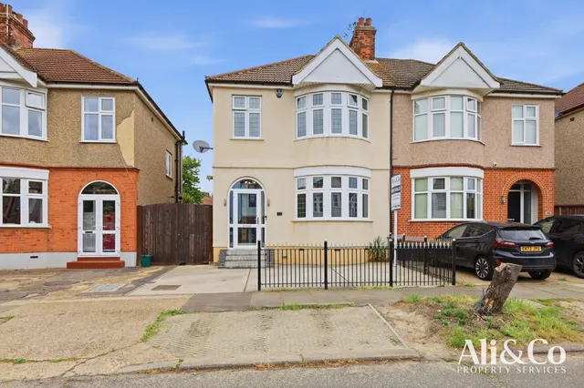 Lenmore Avenue, Grays, Essex, RM17 5NY, photo 1