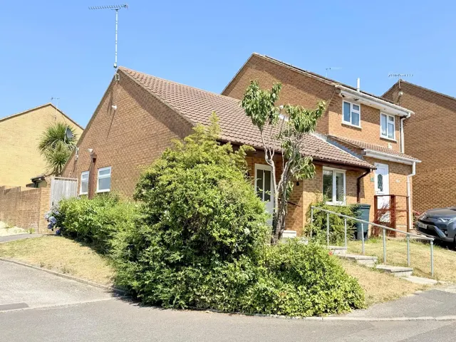 Chalbury Close, BH17, photo 2
