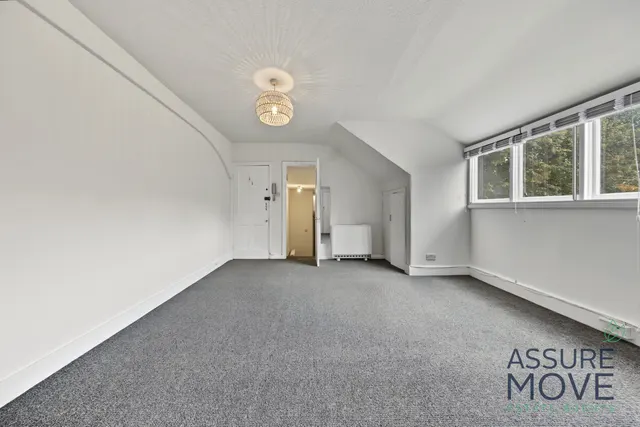 Photo 2 — Flat 9, 38 Haslemere Road, London, London, N8 9RB