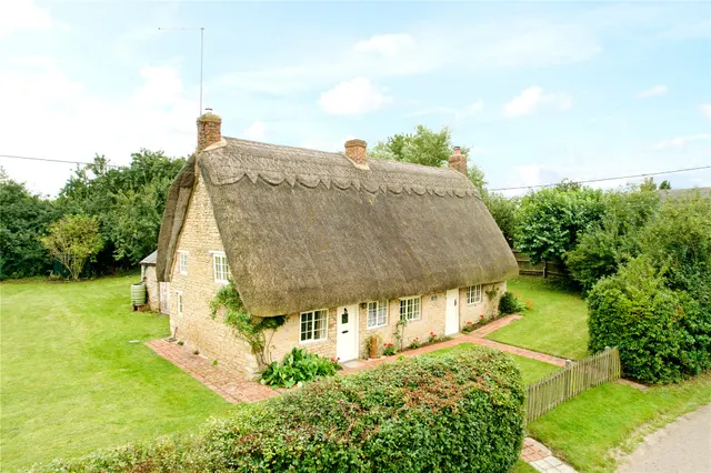 The Lane, Grafton Regis, NN12, photo 1