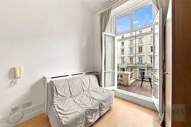 Photo 3 — Belgrave Road, London, SW1V 2BL