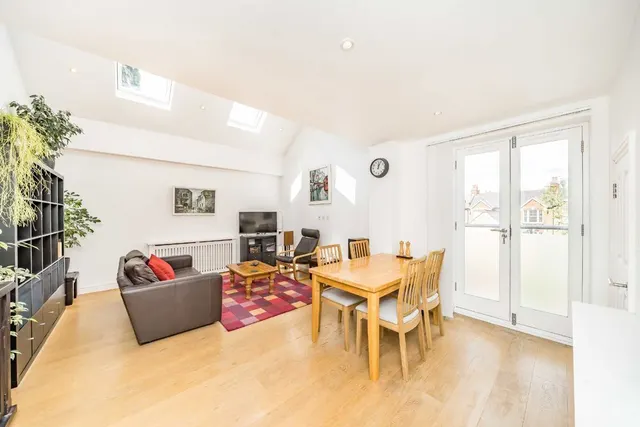 Midmoor Road, SW12, photo 2