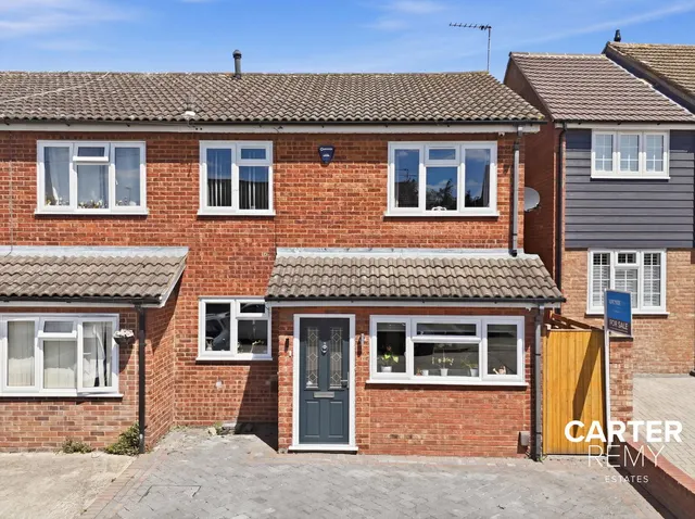 Cherry Tree Close, Grays, RM17 6JA, photo 1