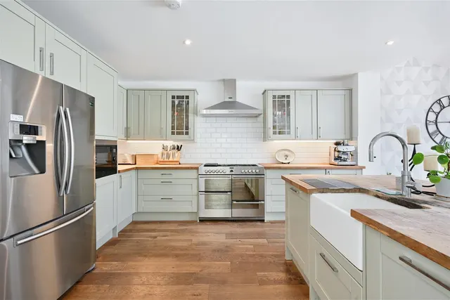 Photo 3 — Alexandra Drive, Surbiton KT5 9AD