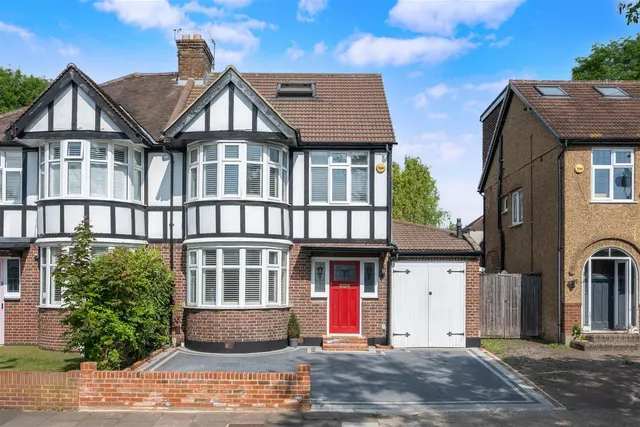 Alexandra Drive, Surbiton KT5 9AD, photo 1