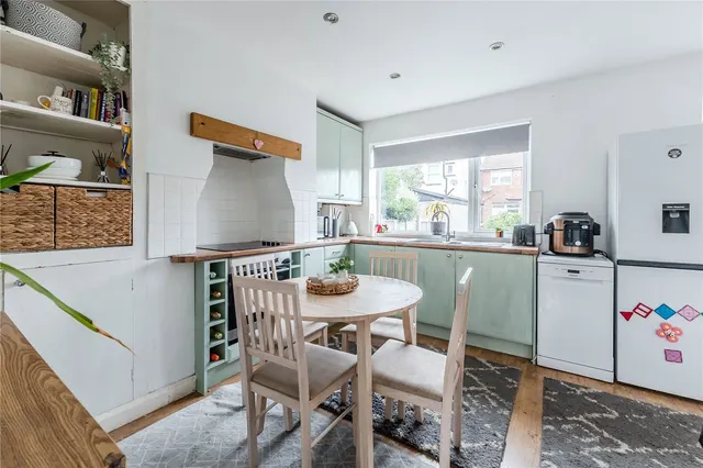 Springfield Walk, Horsforth, LS18, photo 3