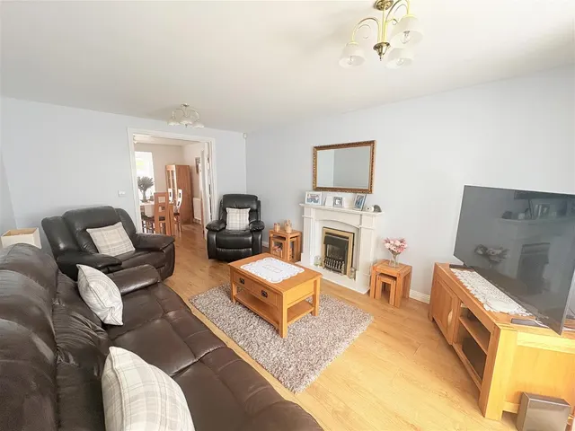 Photo 3 — Howard Close, Lee-On-The-Solent